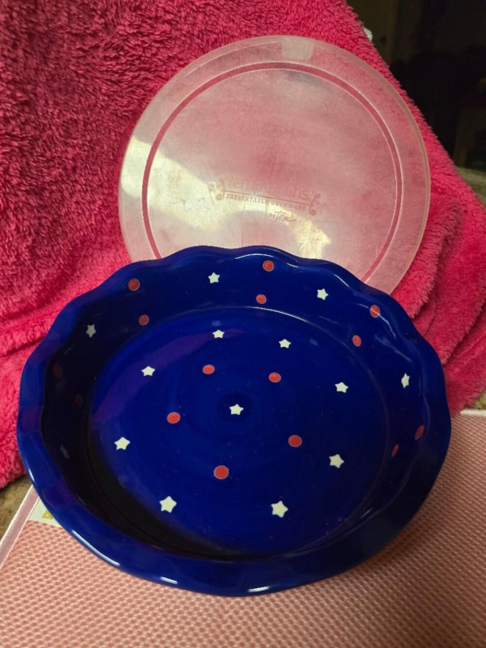 Temptations Blue Patriotic Scalloped Edge Baking Dish Pie Plate 9" w/Plastic Lid